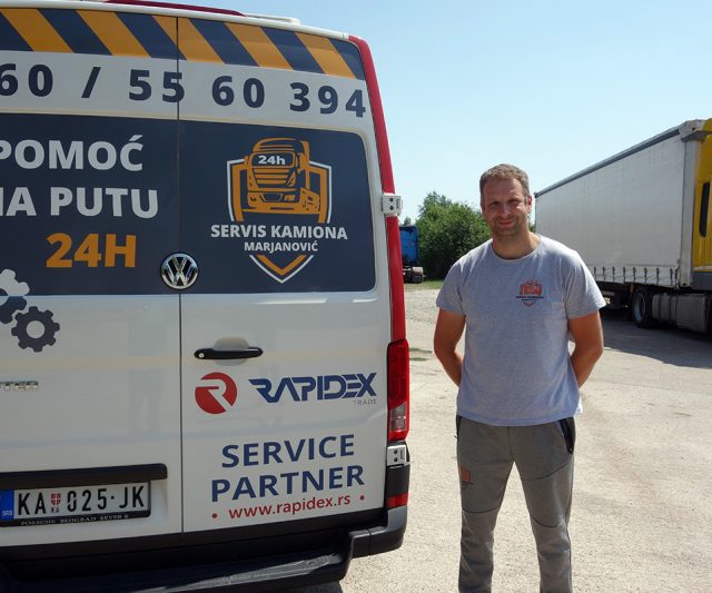 Pomoć na putu “Marjanović”: Gde god kamion da stane Duško stiže