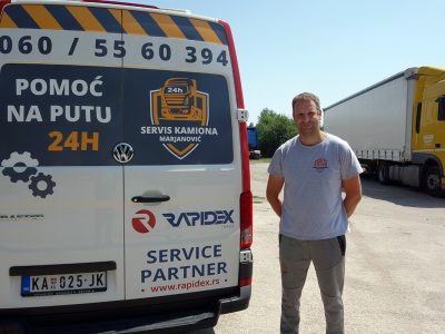Pomoć na putu “Marjanović”: Gde god kamion da stane Duško stiže